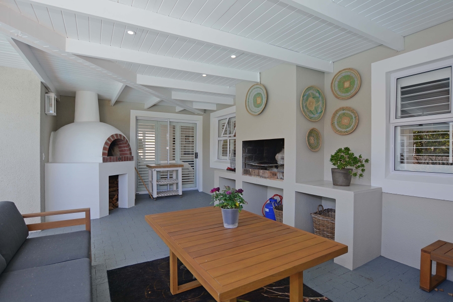 4 Bedroom Property for Sale in Sunningdale Western Cape